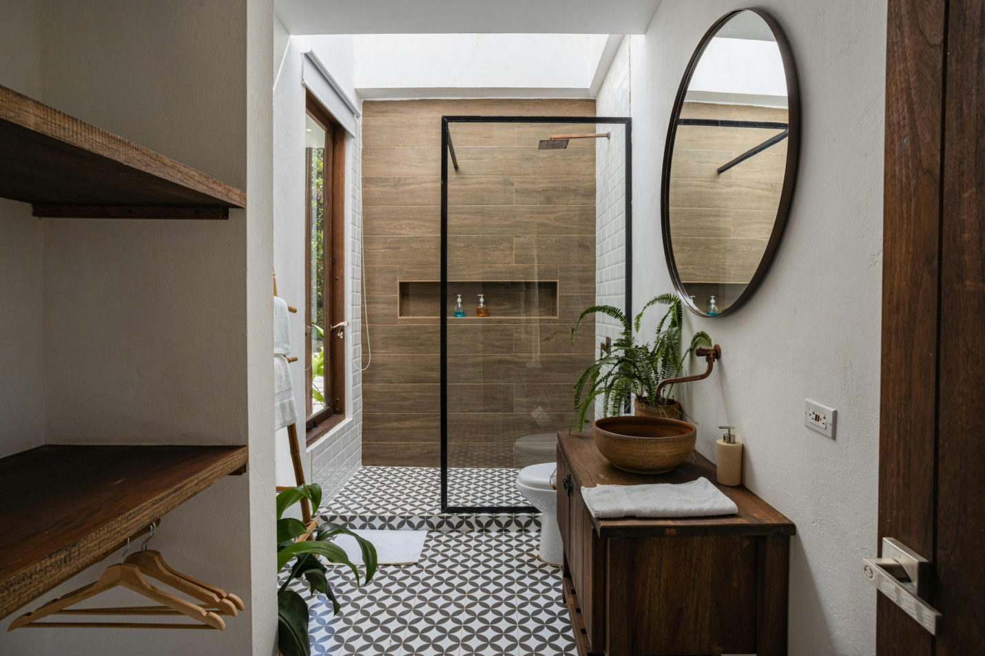 A modern and stylish bathroom.