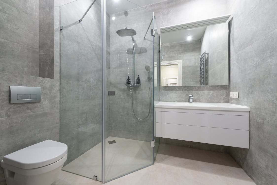 Frameless glass shower enclosure 